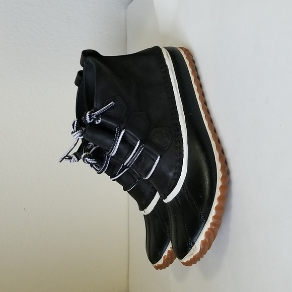 Sorel Shoes - Sorel Out N About Leather Duck Boots - Size 9